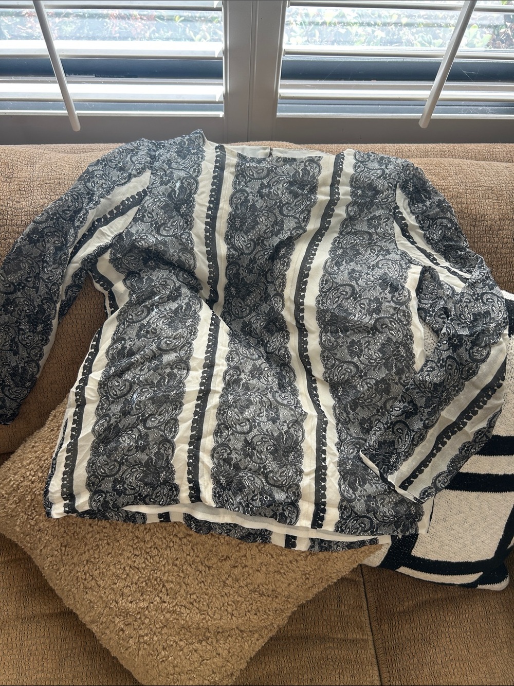 Black & White Paisley-Stripe Lightweight lined Womens blouse